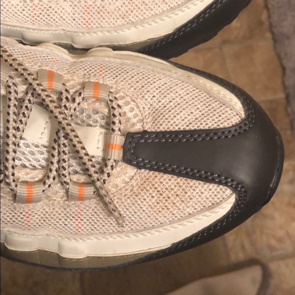 Sneakers - Picture 2 of 8